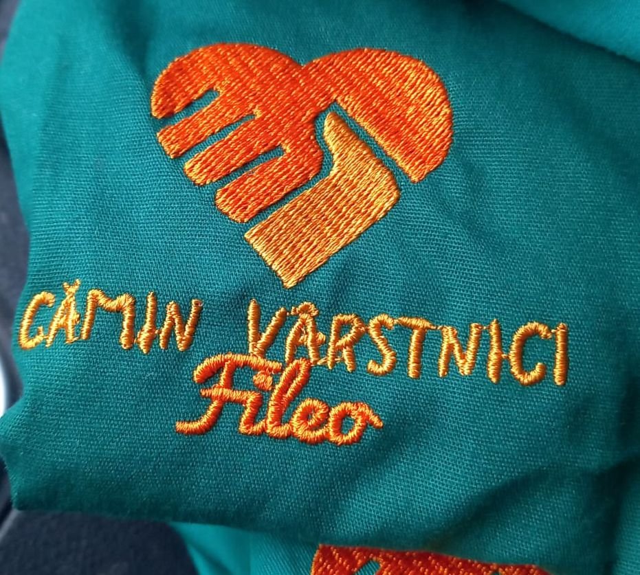 Broderie personalizata pe haine cu logo pentru restaurante si camine